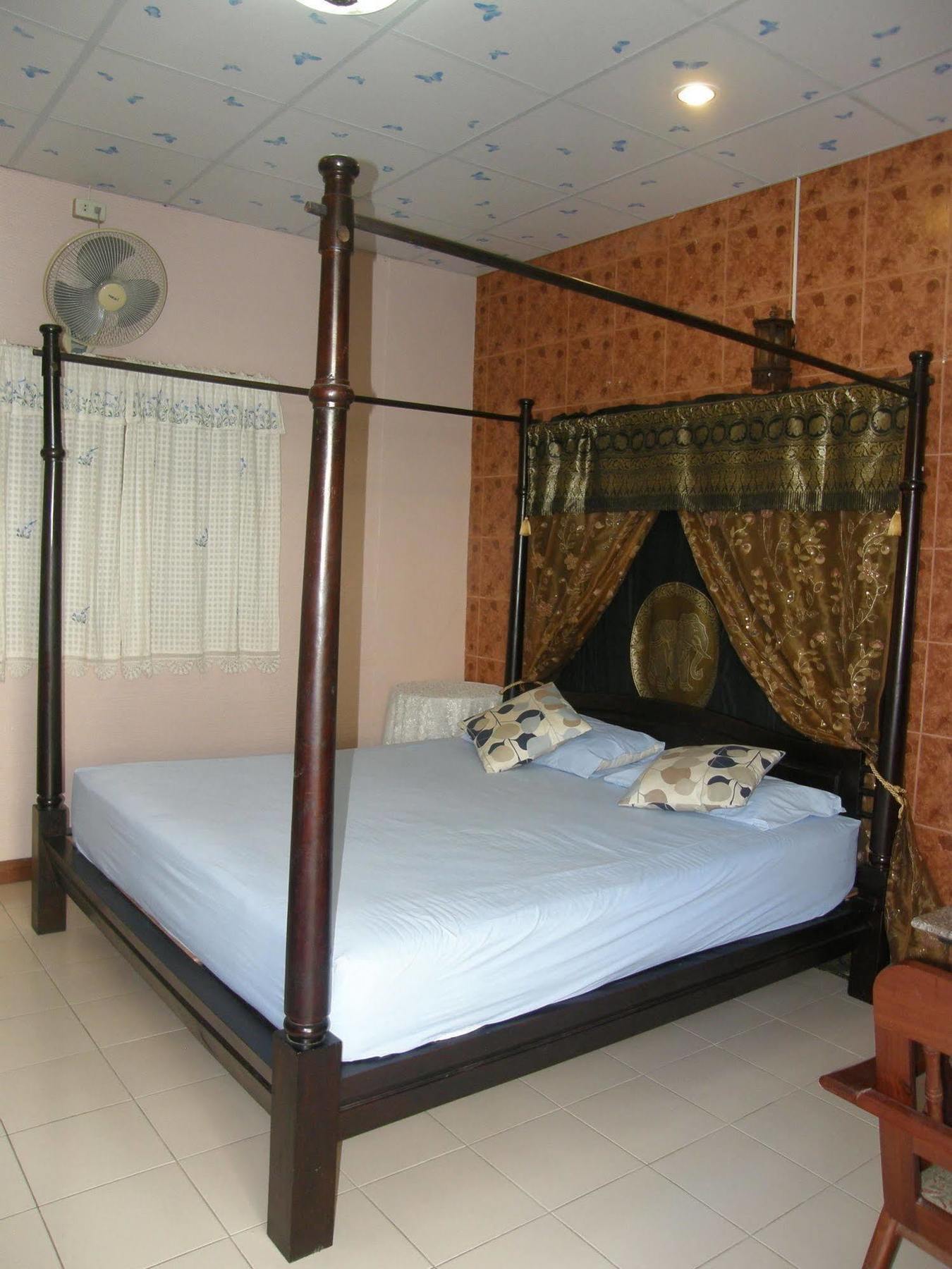 Anchana House Bãi biển Jomtien Ngoại thất bức ảnh